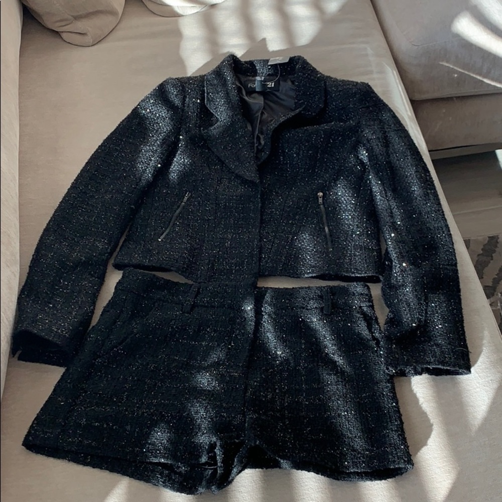 Tweeted jacket and shorts